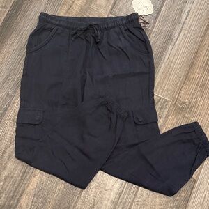 Knox Rose "black iris" jogger style pants - size M